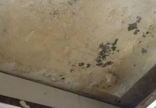 红岗阳台漏水维修公司分享下红岗卫生间渗水维修需要注意哪些问题。